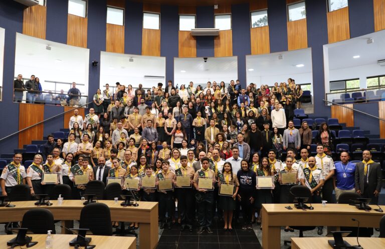 Dia Municipal do Desbravador tem homenagem em sessão solene na Câmara