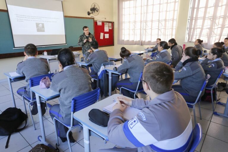 Colégios da Polícia Militar do Paraná abrem inscrições para Ensino Médio e Fundamental; veja como se candidatar