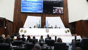 3º CEPMun leva experiência em relações internacionais para alunos do Colégio Estadual do Paraná