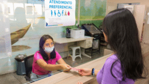 Projeto de lei propõe inclusão do símbolo da fibromialgia em placas de atendimento preferencial no Paraná