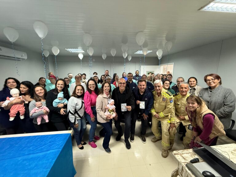 Projeto Vida capacita profissionais de saúde de São José dos Pinhais para orientar mães sobre manobras de desengasgo