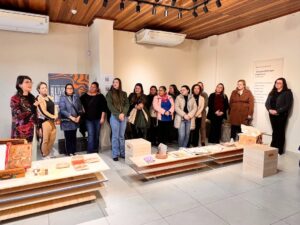 Exposição “Livros de Terra” valoriza produção artística de professoras da rede municipal