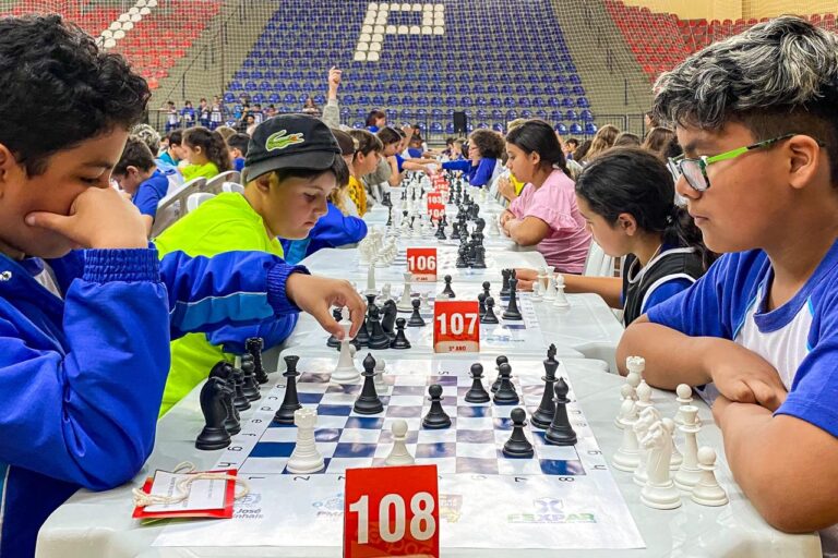 4ª Etapa do Circuito Escolar de Xadrez 2025 reúne mais de 1.500 estudantes em São José dos Pinhais