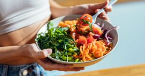 Comer na hora certa: como o relógio do corpo turbina seu metabolismo