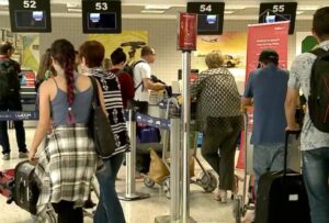 Passageiro é preso após “brincar” com ameaça de bomba em avião