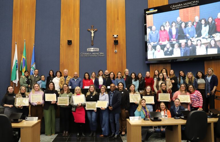 Câmara faz homenagem ao Dia do Médico e sessão de reconhecimento à Secretaria Municipal de Educação