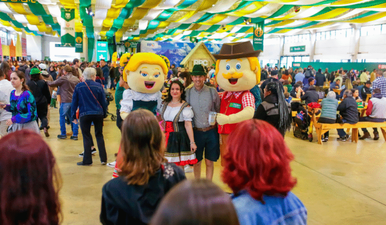 Oktoberfest 2025 no Paraná: diversão, comida típica e atrações em duas cidades