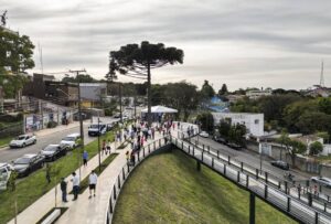Nova praça com vista para Serra do Mar é inaugurada em Curitiba