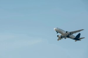 Avião é o segundo meio de transporte mais usado nas viagens dos brasileiros