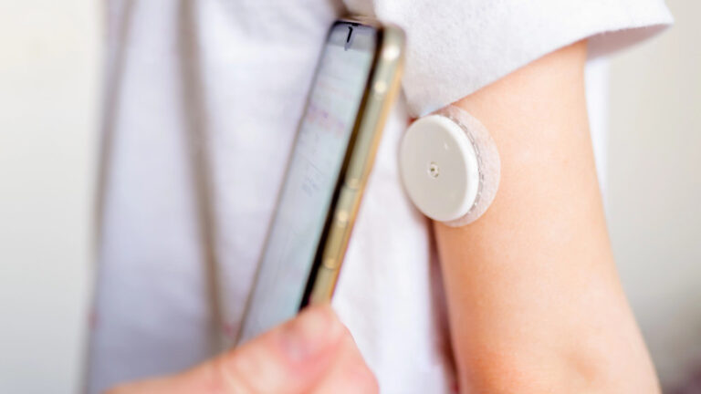 Assembleia Legislativa garante controle digital da glicemia para crianças e adolescentes no Paraná