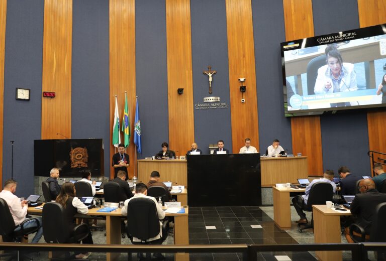 Vereadores iniciam votação do orçamento municipal para 2026