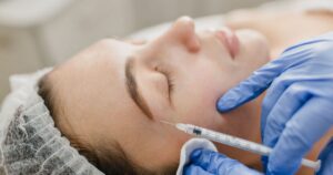 Dá para tratar flacidez sem cirurgia? Técnicas prometem firmeza à pele