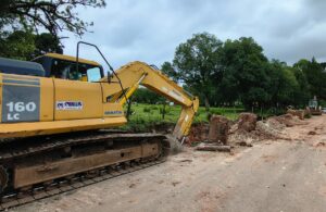 Rua Fiscal Machado, no bairro Rio Pequeno, recebe obras de pavimentação 