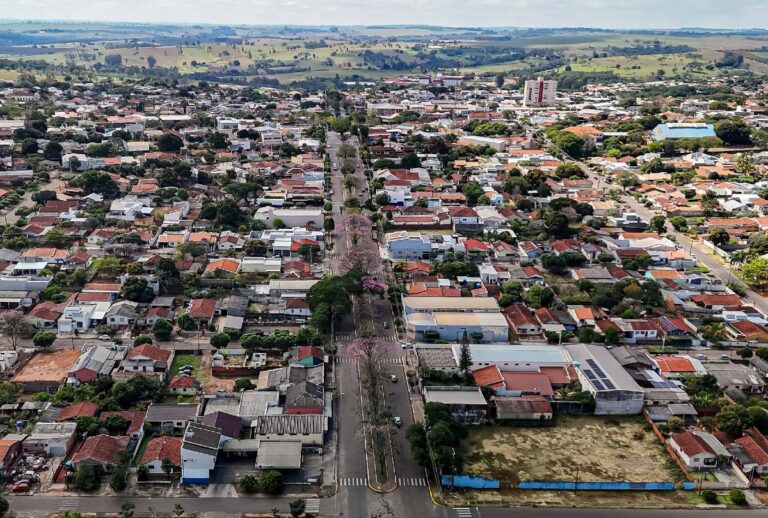 Silva e Santos lideram os sobrenomes mais comuns no Paraná, diz IBGE
