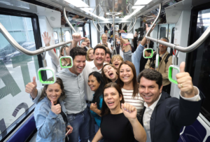 Histórico! Bonde Urbano Digital começa a circular em Curitiba