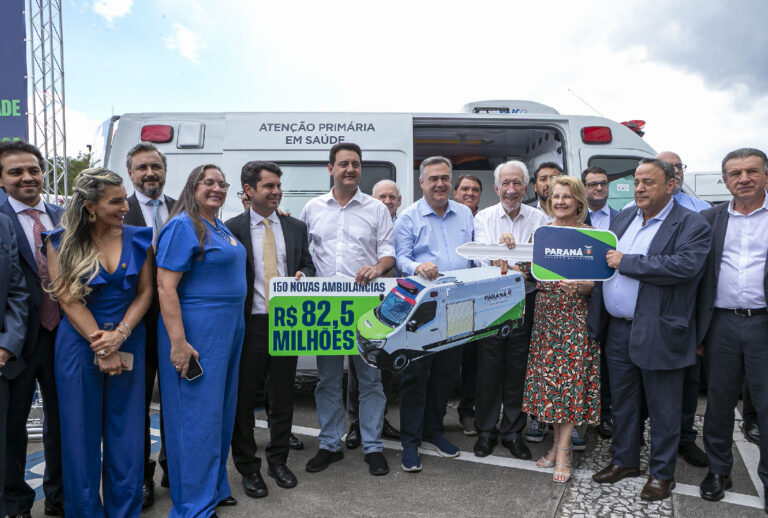 Governador entrega 150 ambulâncias com UTIs para reforçar o Paraná