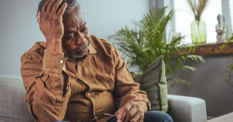 Idosos sofrem em silêncio: como reconhecer a depressão e ajudar a tempo