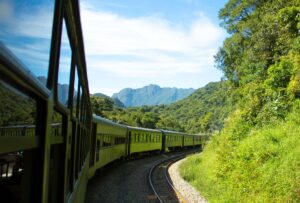 Passeio de trem entre Curitiba e Morretes passa a operar todos os dias