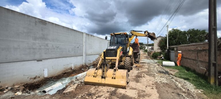 Rua Alferes João Bortoloti recebe obras de drenagem e avança para a segunda fase do recape no Zaniolo