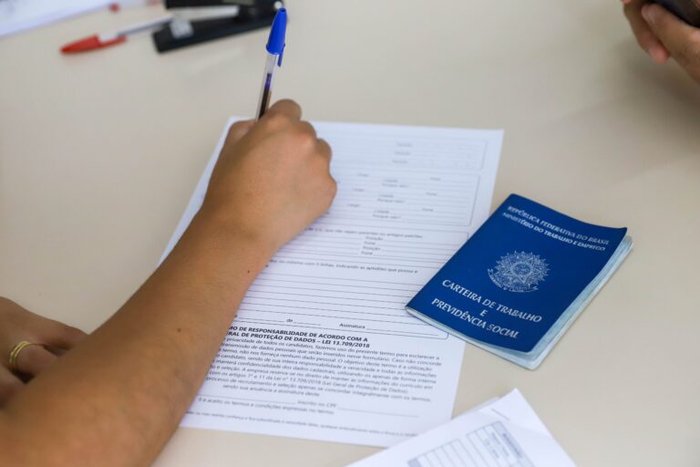Agência do Trabalhador de São José dos Pinhais inicia a semana com mais de mil oportunidades disponíveis
