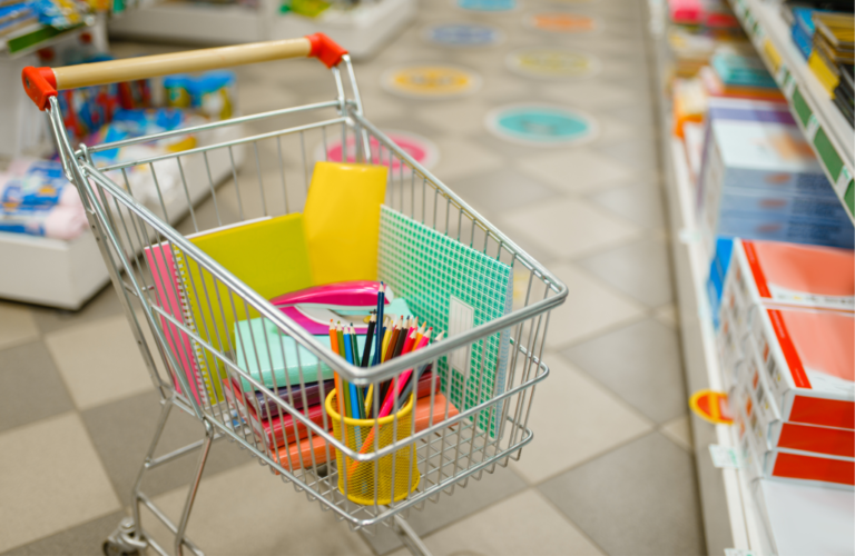 Procon de São José dos Pinhais orienta consumidores sobre compra de material escolar com segurança e economia