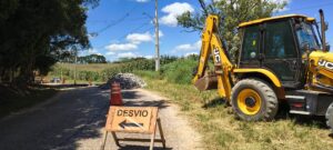 Rua Francisco Ferreira da Rocha Loures recebe pavimentação em paralelepípedo na Campina do Taquaral