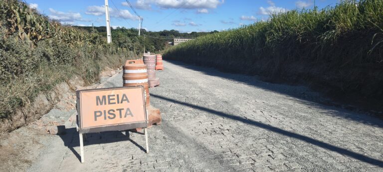 Obras avançam na Rua Francisco Ferreira da Rocha Loures com pavimentação e drenagem