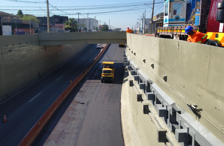 Trincheira da Avenida das Américas entra na fase final de obras e bloqueio deve ser liberado nos próximos dias