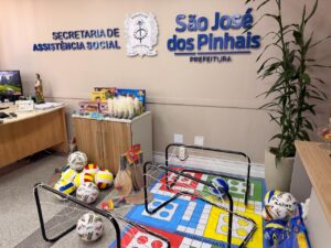 Secretaria de Assistência Social de São José dos Pinhais recebe novos materiais para fortalecer atendimento a crianças e adolescentes