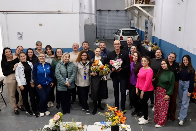 Curso de arte floral forma nova turma e amplia oportunidades de qualificação em São José dos Pinhais