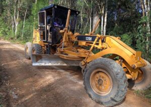 Prefeitura intensifica serviços de patrolamento em várias regiões de São José dos Pinhais